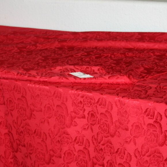Holiday Red Rose Embossed Large 76" x 56" Table Cloth B-237 - Picture 3 of 5